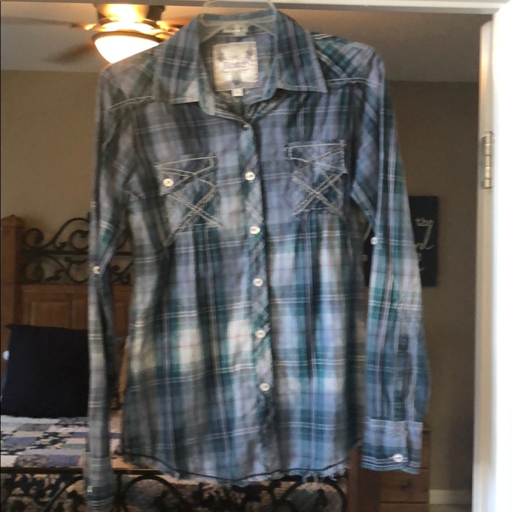 Women’s long sleeve Roar flannel shirt.